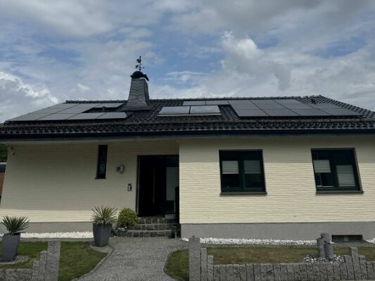 Mehr Power fürs Eigenheim – mit 36 Modulen quer über’s Dach - Photovoltaikanlage mit 36 Modulen &amp; Batteriespeicher – inkl. Notstrom