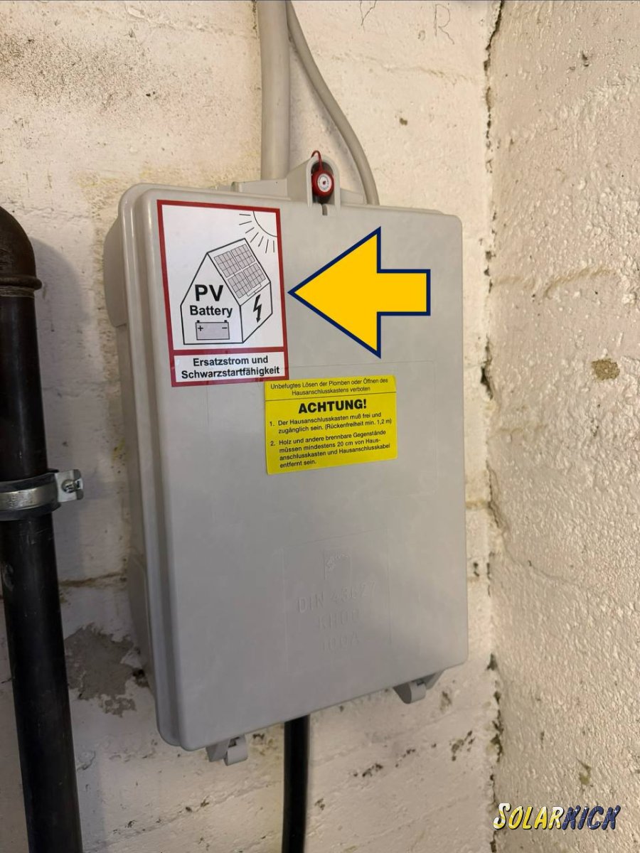 Hinweisaufkleber am Hausanschlusskasten